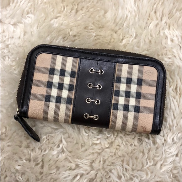 Burberry Handbags - Burberry accordion zipper wallet